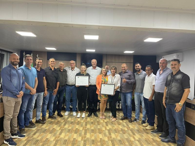 Atleta Sandra Maria Carvalho e Professora Zélia Schimboski Gavlik  recebem Moção de Aplausos da Câmara de Laranjeiras do Sul.
